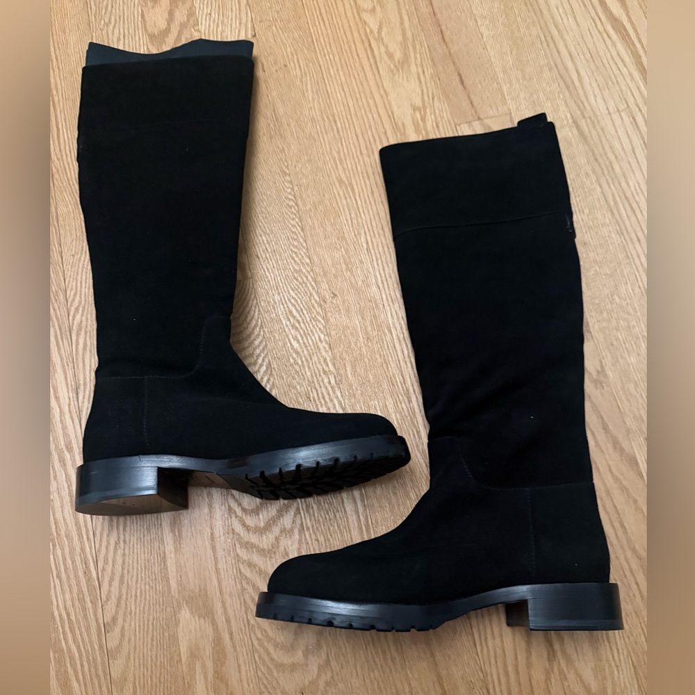 UNWORN Dolce & Gabbana Black Suede Fur-Lined Boots
Size 36 or 6